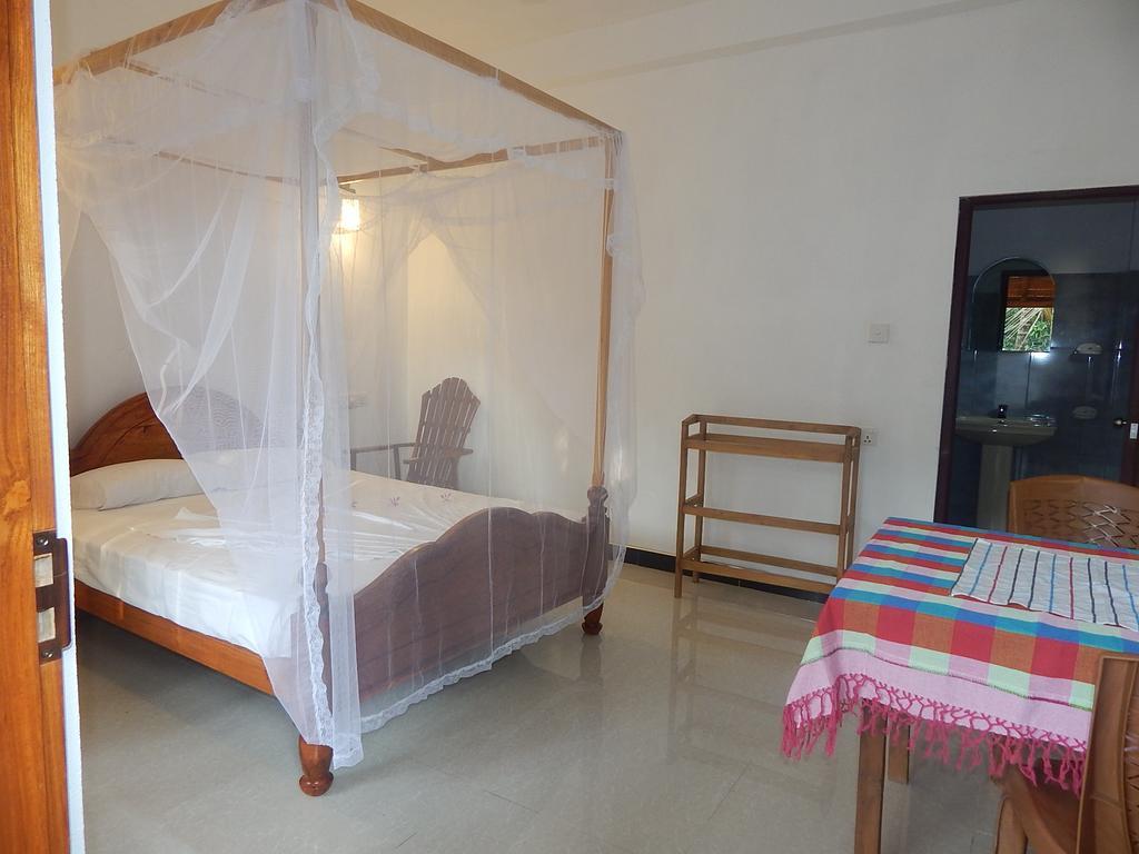 Little Angels Bed & Breakfast Mirissa Room photo